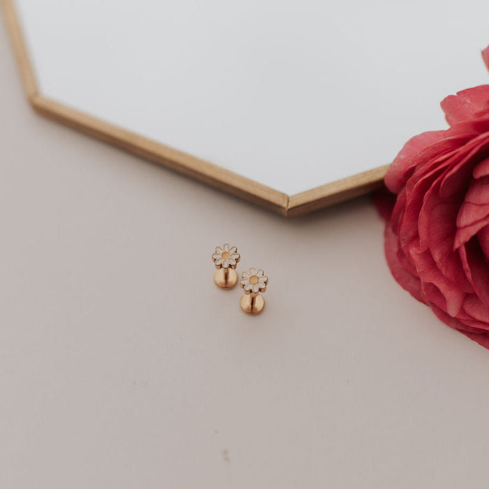 Carolina Daisy Flat Back Stud Earrings