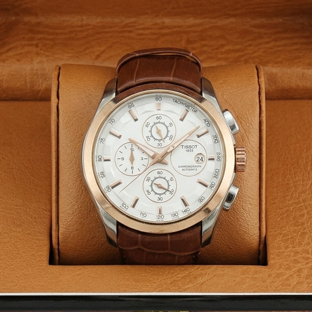 Classic Men’s Leather Strap Watch – Elegant Chronograph Watch