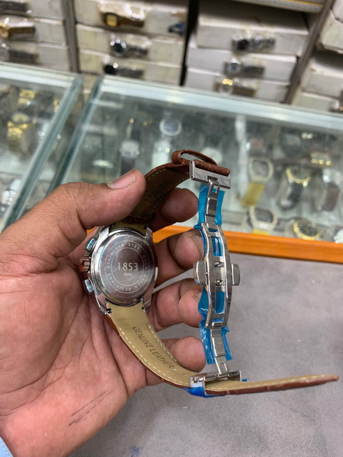 Classic Men’s Leather Strap Watch – Elegant Chronograph Watch