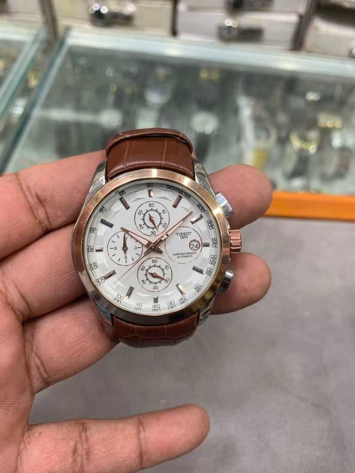 Classic Men’s Leather Strap Watch – Elegant Chronograph Watch