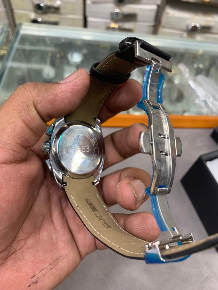 Classic Men’s Leather Strap Watch – Elegant Chronograph Watch