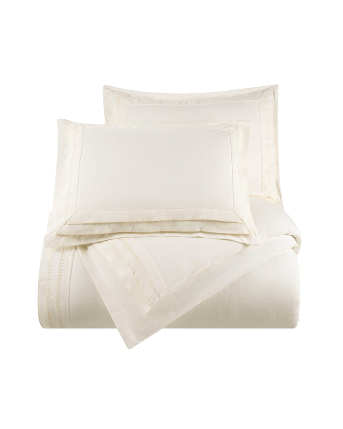 The front view of the Southern Tide Southern Tide Bellweather Comforter Set by Southern Tide - White